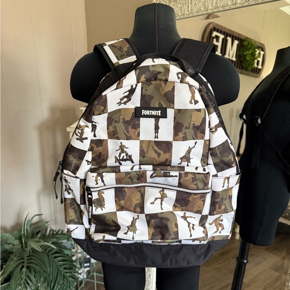 Fortnite Backpack - Picture 2 of 13